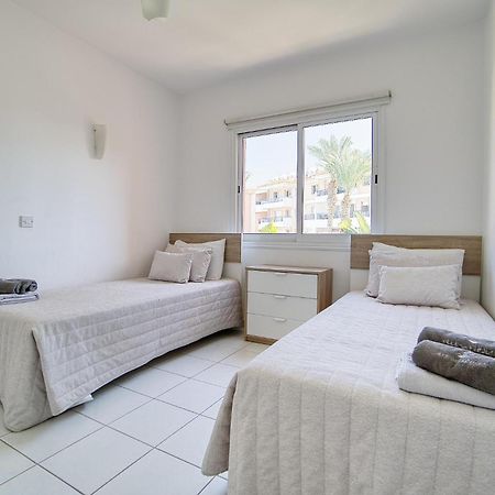 Iris Village Block 12-105 Пафос Екстериор снимка
