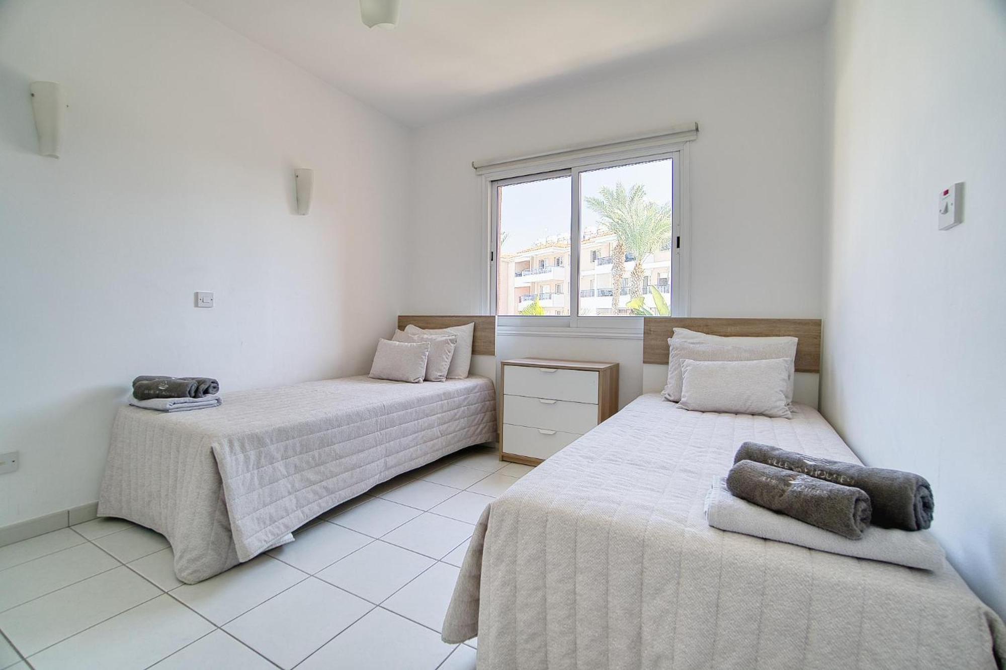 Iris Village Block 12-105 Пафос Екстериор снимка
