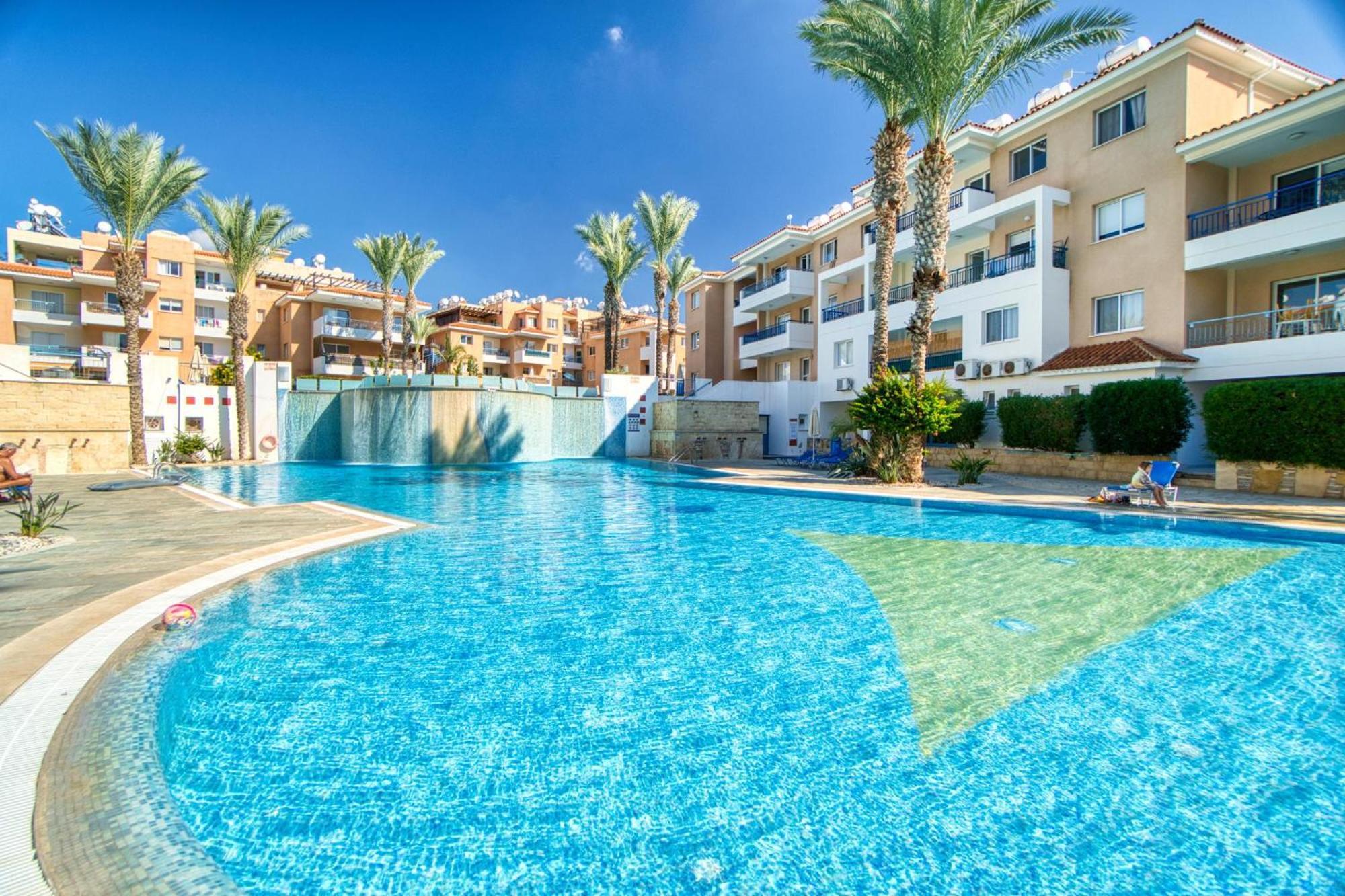 Iris Village Block 12-105 Пафос Екстериор снимка